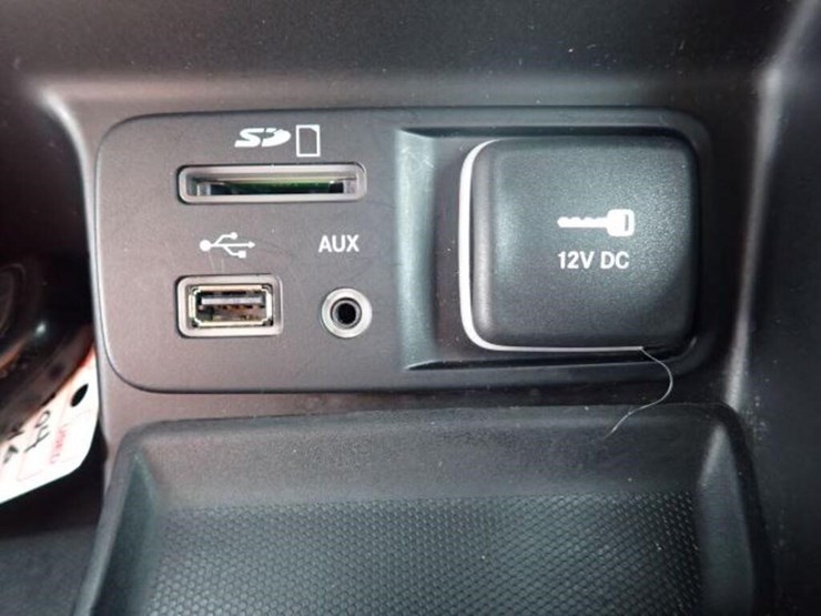 2016-jeep-cherokee-image-30