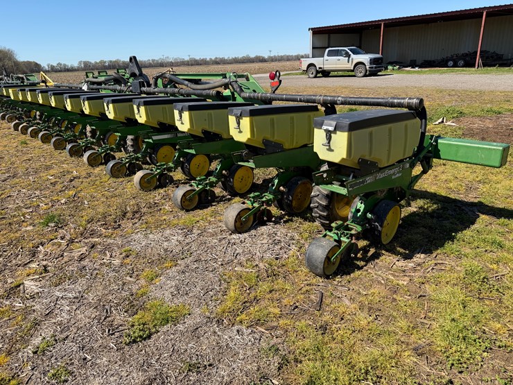 john-deere-7300-image-3