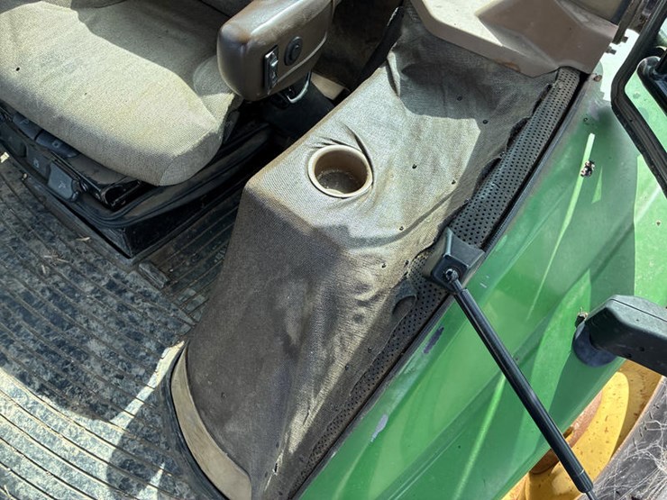 2004-john-deere-8320-image-44