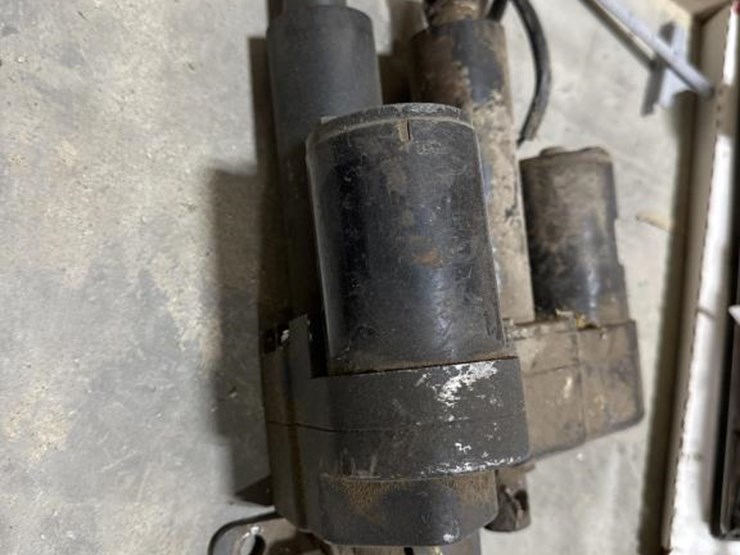 #68-•-6"-linear-actuators-image-2