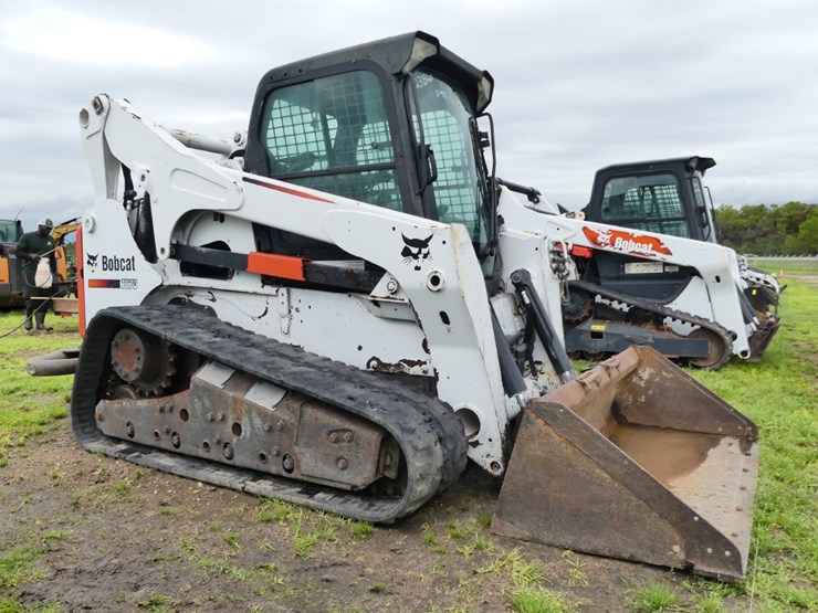 2014-bobcat-t870-image-1