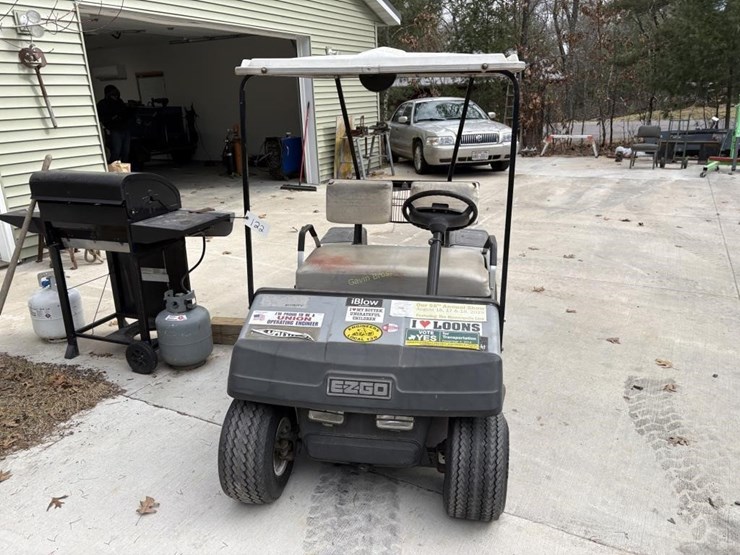 ez-go-gas-golf-cart-image-4
