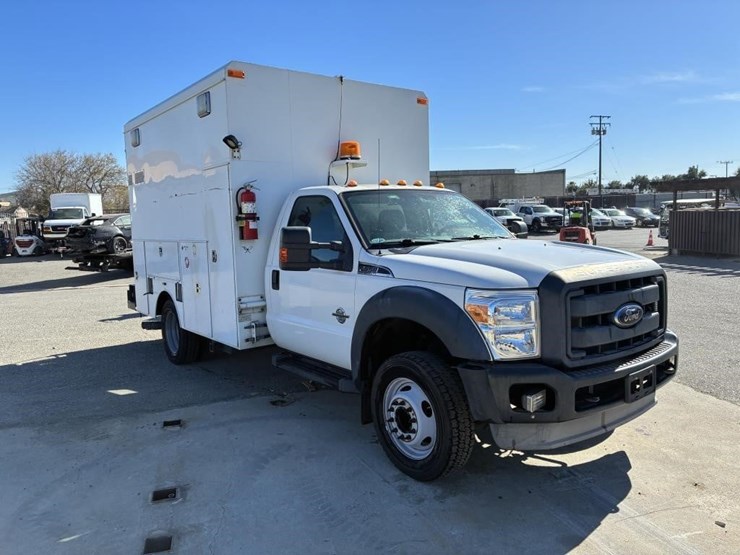 2012-ford-f550-xlt-image-2