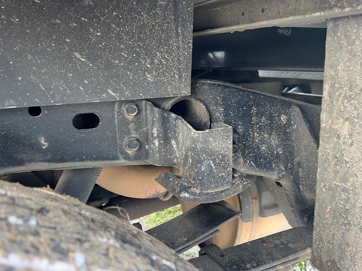 2011-chevrolet-3500hd-image-22