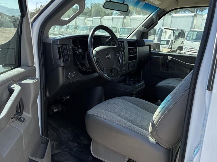 2023-gmc-3500-image-12