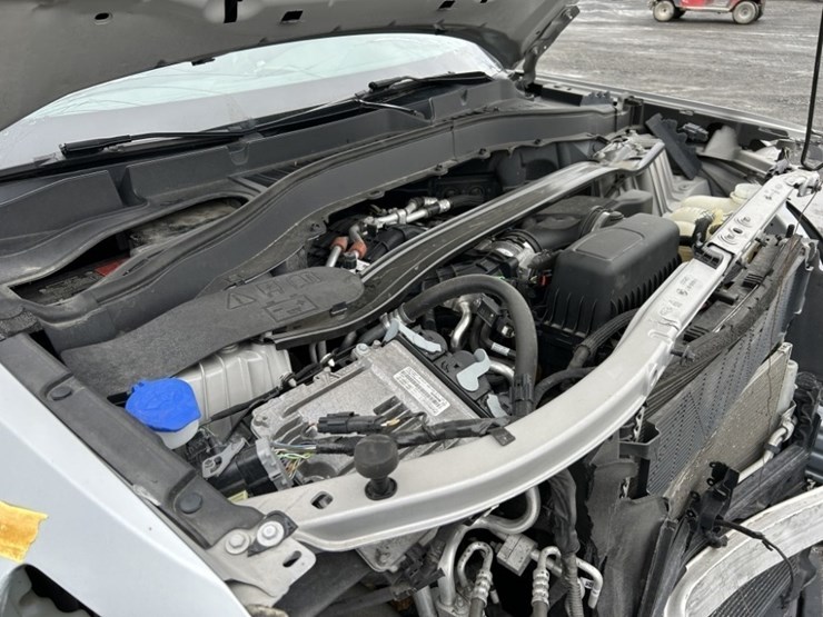 2020-ford-explorer-image-32