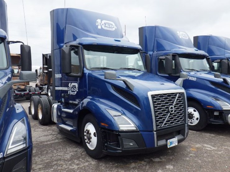 2018-volvo-vnl300-image-3