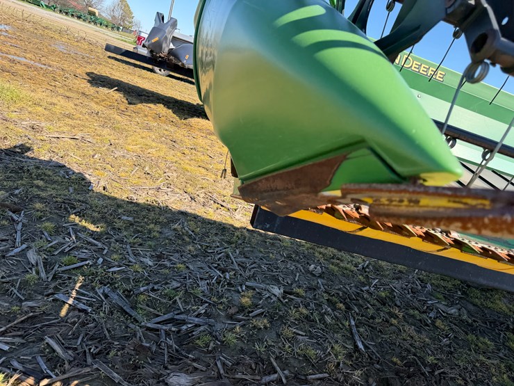 2013-john-deere-630d-image-41