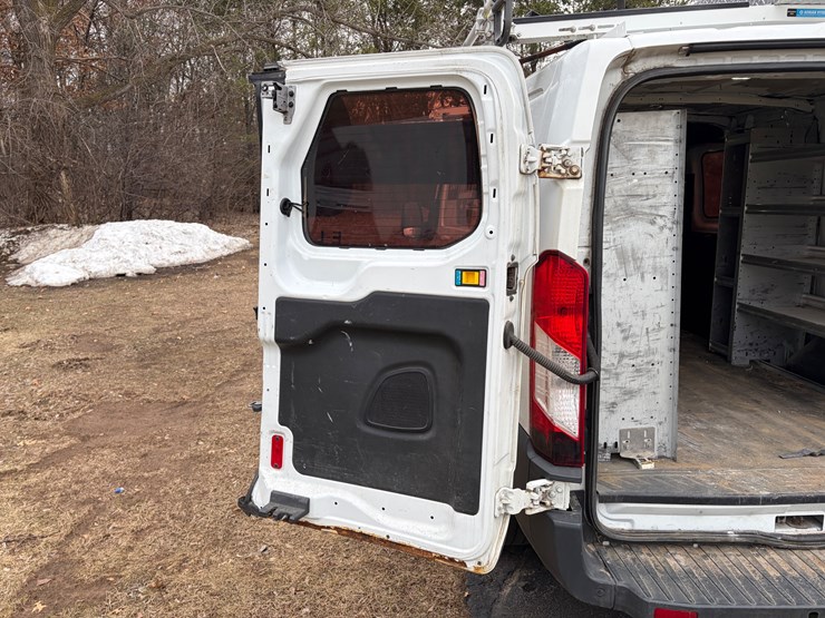 2015-ford-transit-image-37