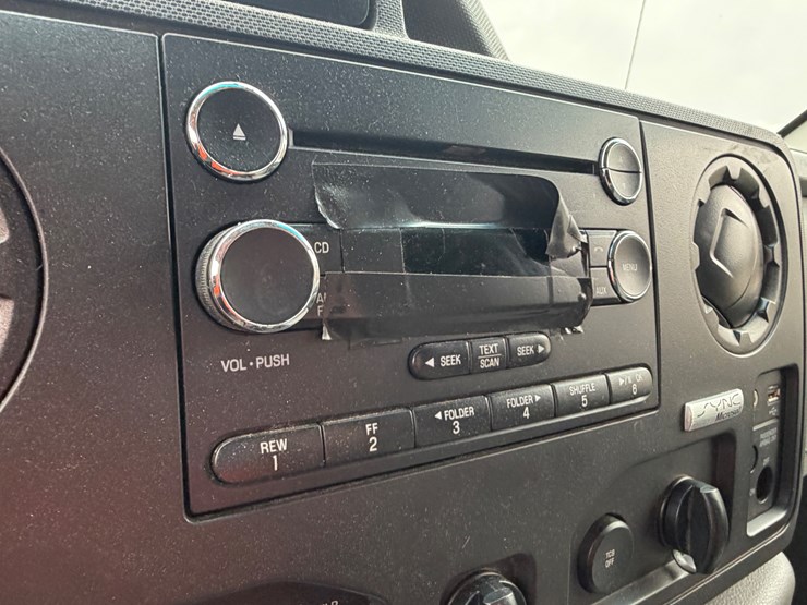 #1020-•-2014-ford-econoline-service-van-(eau-claire,-wi)-(has-wi-title)-image-39