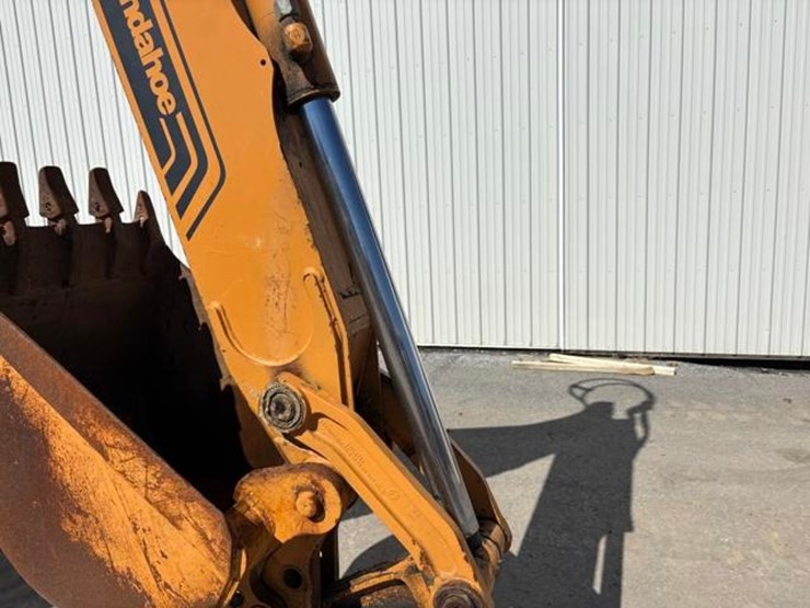 2002-case-590sl-image-11