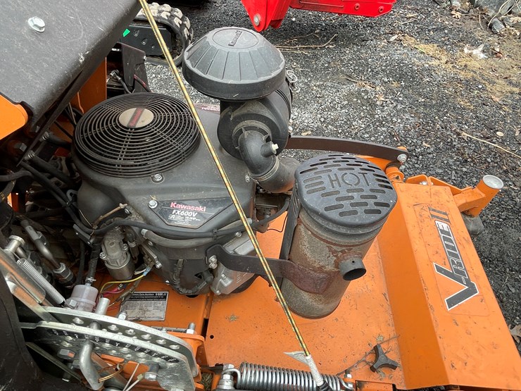 #1016-•-scag-v-ride-lawn-mower-(fall-creek,-wi)-image-15