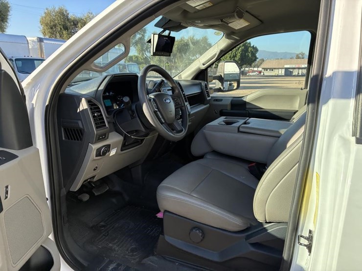 2022-ford-f450-xl-image-12