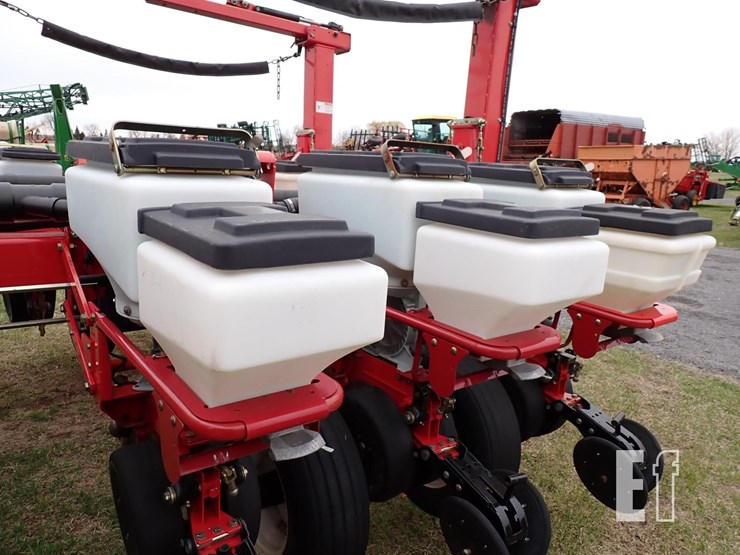 2007-white-8186-image-11