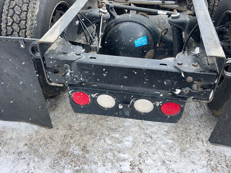 2017-kenworth-t680-image-35