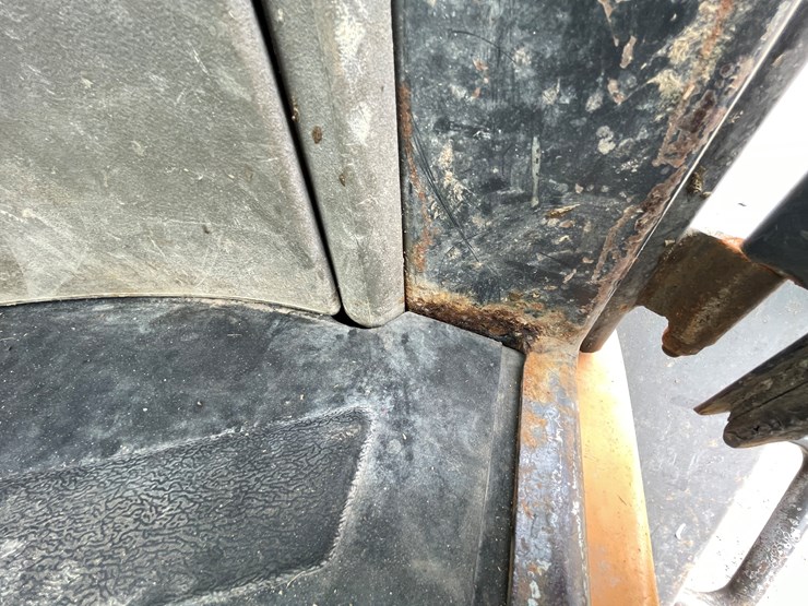 2008-case-621e-xr-image-40