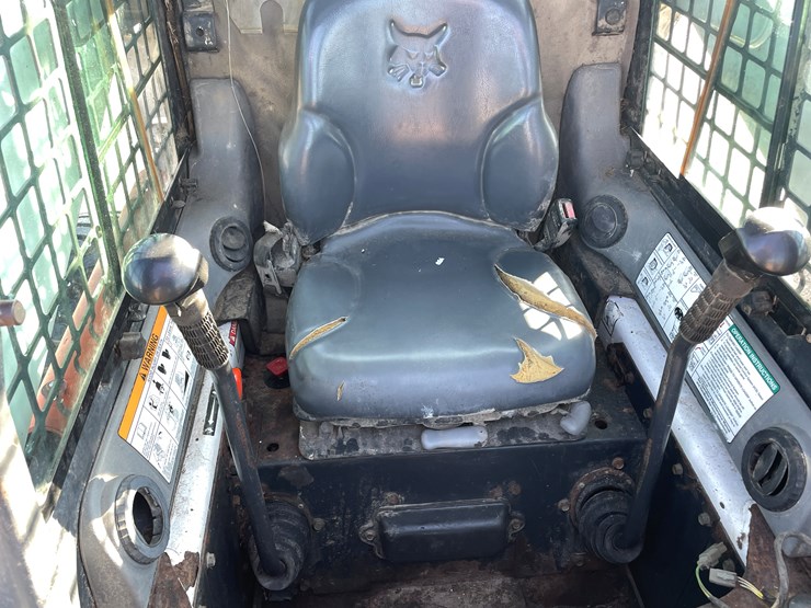 2008-bobcat-s330-image-27