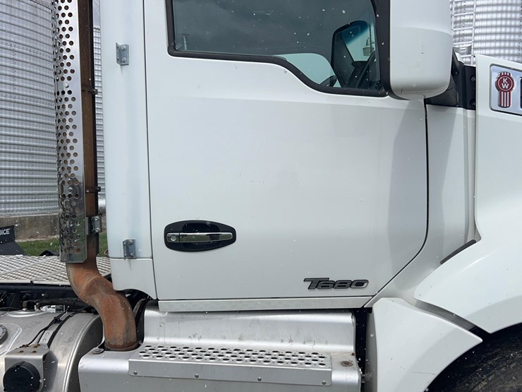 2017-kenworth-t680-image-21