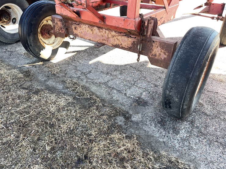 #1092-•-e-z-flow-gravity-box-on-running-gear-image-7