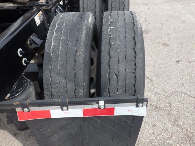 2022-kenworth-t680-image-8