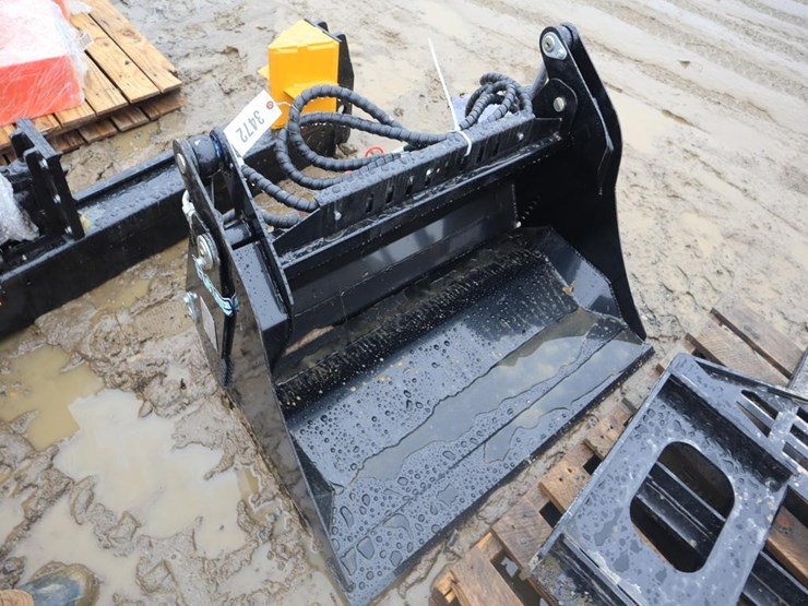 future-mini-skid-steer-4-in-1-bucket-image-1