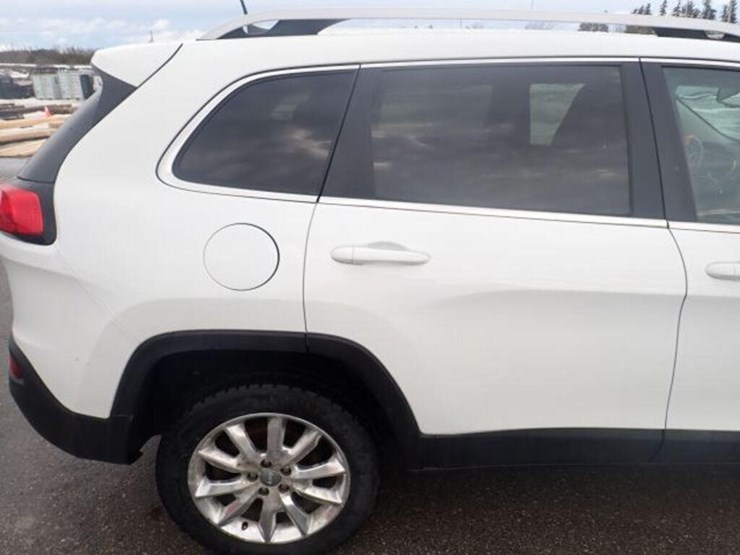 2016-jeep-cherokee-image-71