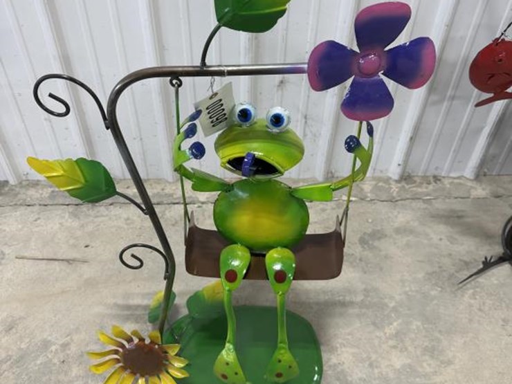 #98-•-swinging-frog-decor-image-1