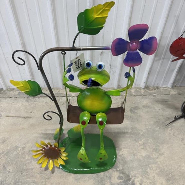 #98 • SWINGING FROG DECOR