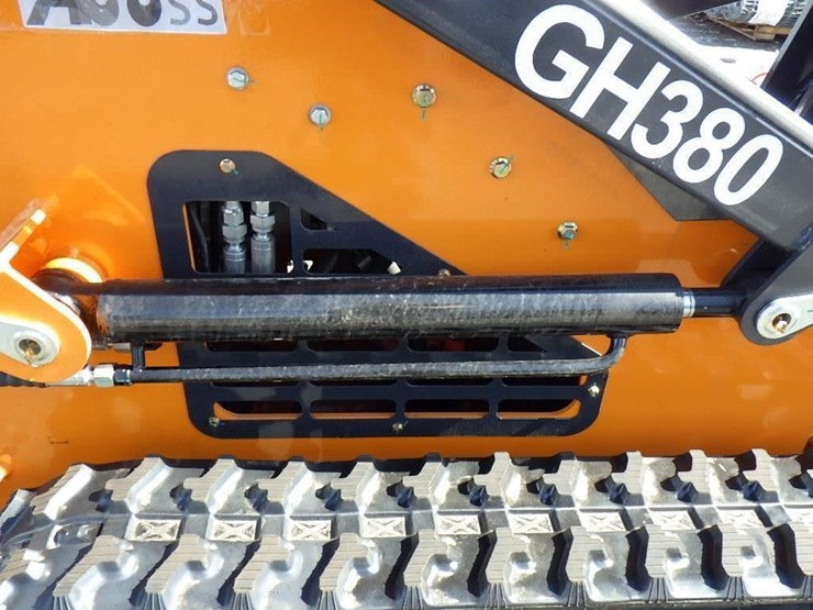 2025-aboss-gh380-skid-steer-tracked-loader-image-7