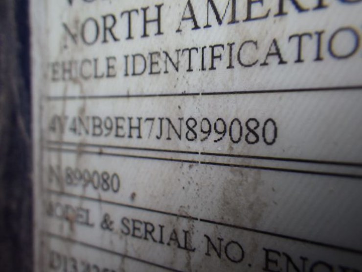 2018-volvo-vnl300-image-19