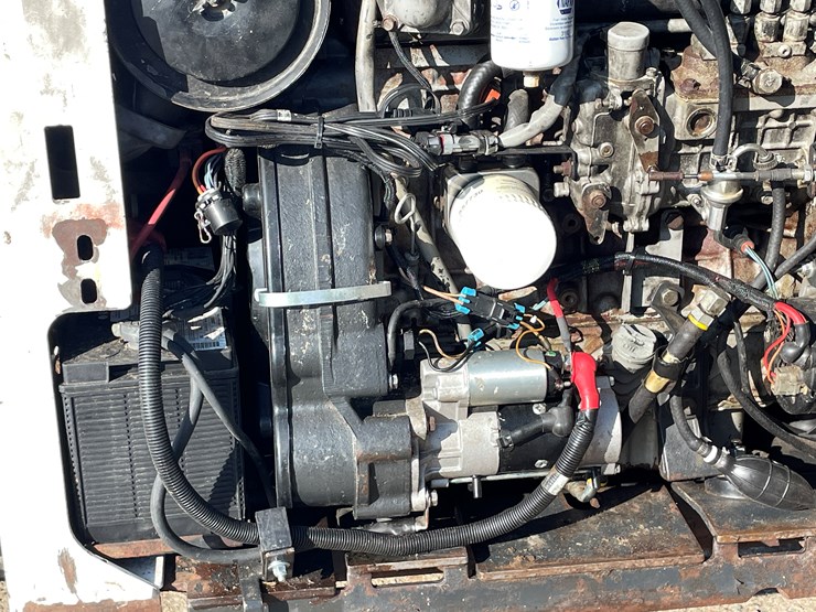 2008-bobcat-s330-image-15