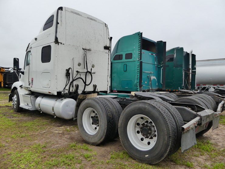 peterbilt-587-image-4