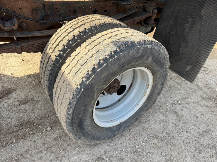 2005-ford-f350-xl-image-11