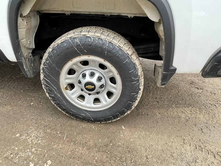 2020-chevrolet-2500hd-image-71