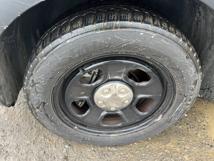 2016-ford-explorer-image-15