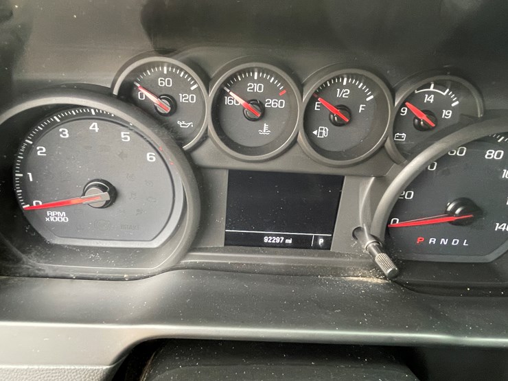 2020-chevrolet-2500hd-image-37