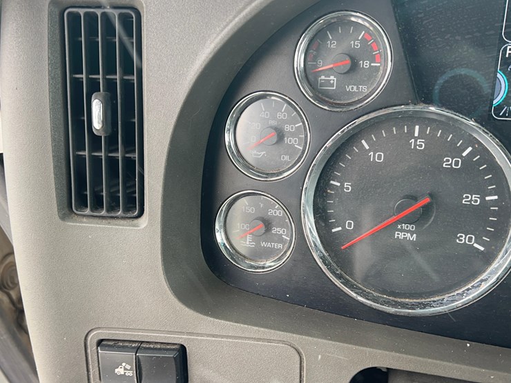 2017-kenworth-t680-image-63