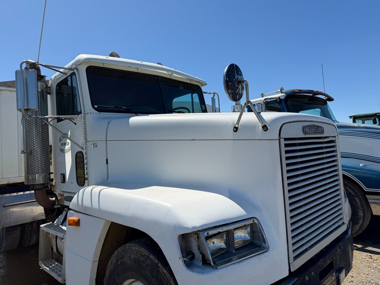 #42453-•-1996-freightliner-daycab-truck-tractor-vin:-1fupdcxb8th744360-image-35