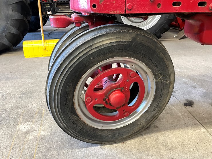 #1024-•-mccormick-farmall-h-tractor-(galesville,-wi)-image-23