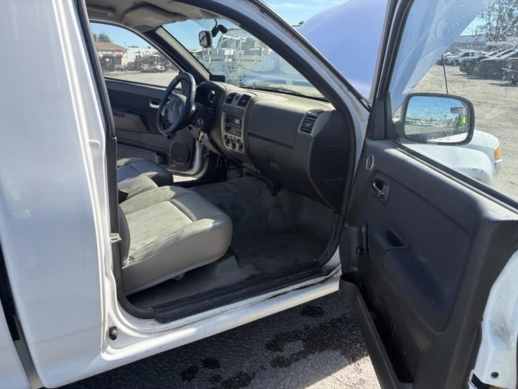 2011-chevrolet-colorado-image-9