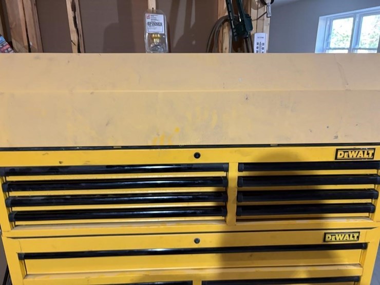 dewalt-rolling-tool-chest-image-8