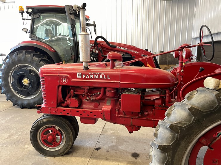 #1024-•-mccormick-farmall-h-tractor-(galesville,-wi)-image-7
