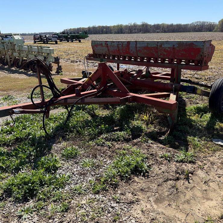 #42473 • Levee Squeeze w/Seeder 109