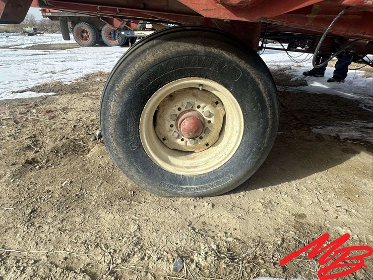 hesston-4900-image-123