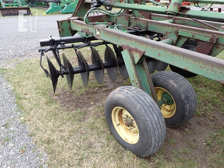 john-deere-230-image-11