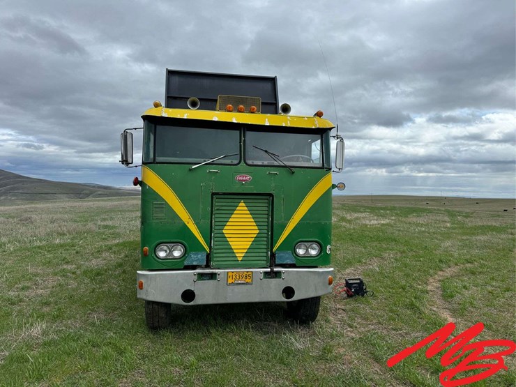 peterbilt-362-image-11