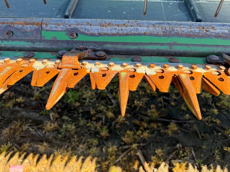 2013-john-deere-630d-image-33