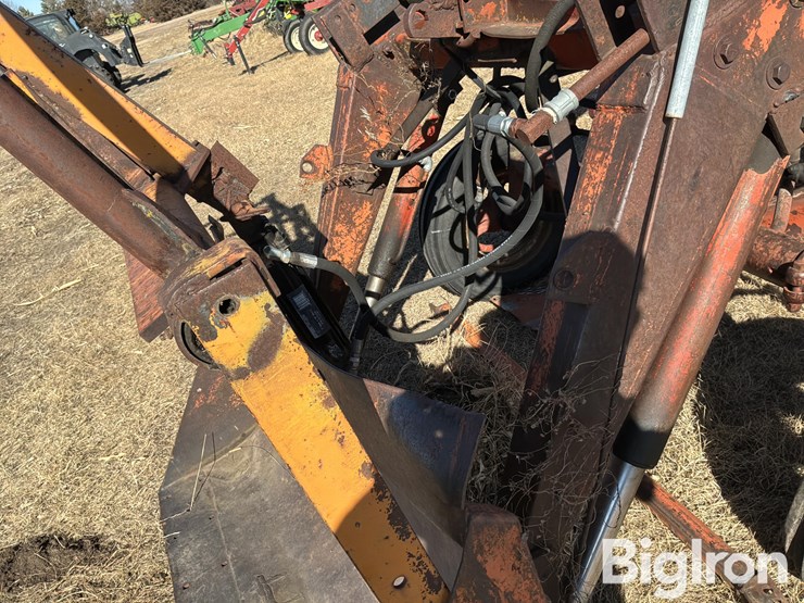 1957-farmall-350-2wd-tractor-w/loader-grapple-image-13