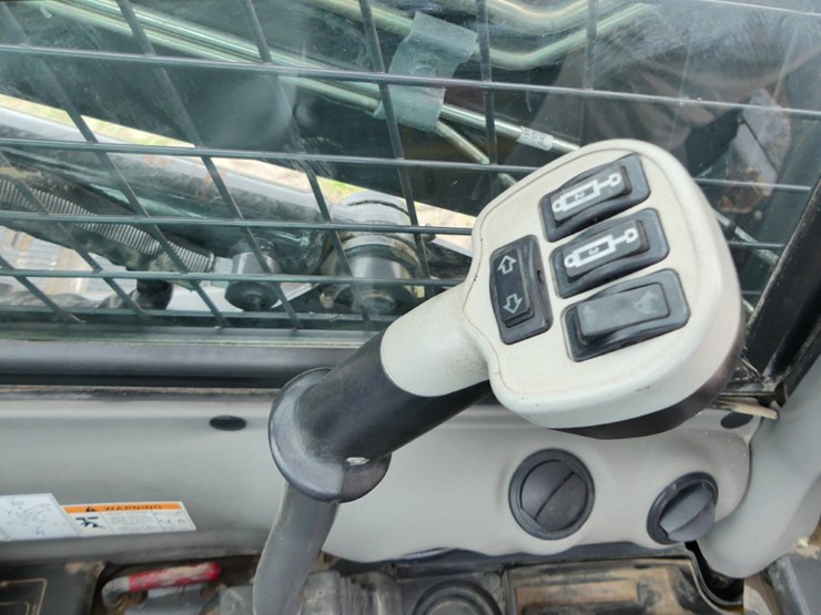 new-holland-c232-image-15