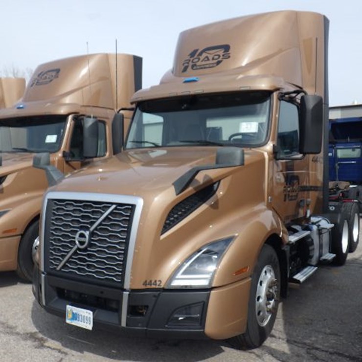 2022 VOLVO VNL300